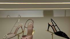 每一步都踩在浪漫的铆钉上