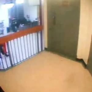 亿万富翁杰弗里·爱泼斯坦死前最后时刻的监控视频曝光，意在驳斥外界有关这名恋童癖者在狱中被谋杀的阴谋论。