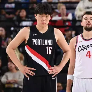 NBA｜杨瀚森出场不到5分钟 2分1篮板